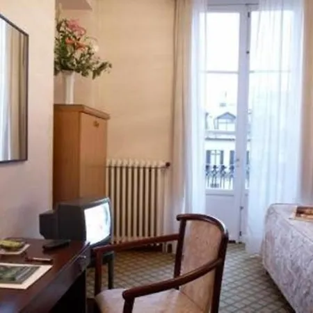 Hotel Conte Biancamano 3*